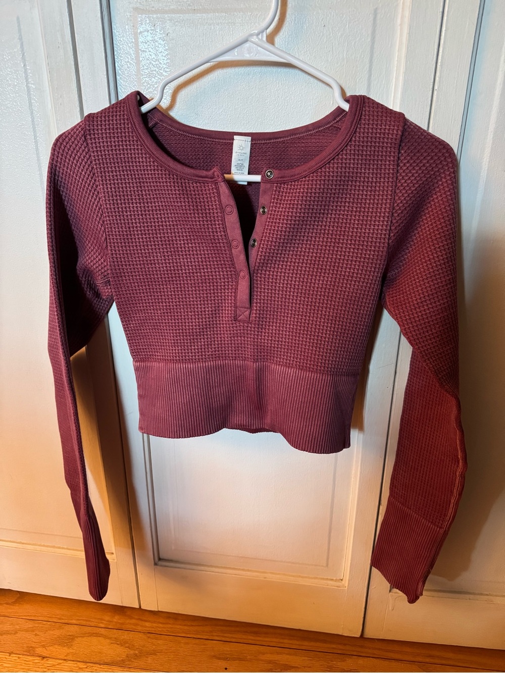 aerie Long Sleeve Waffle Henley Crop Top in Mauve Pink